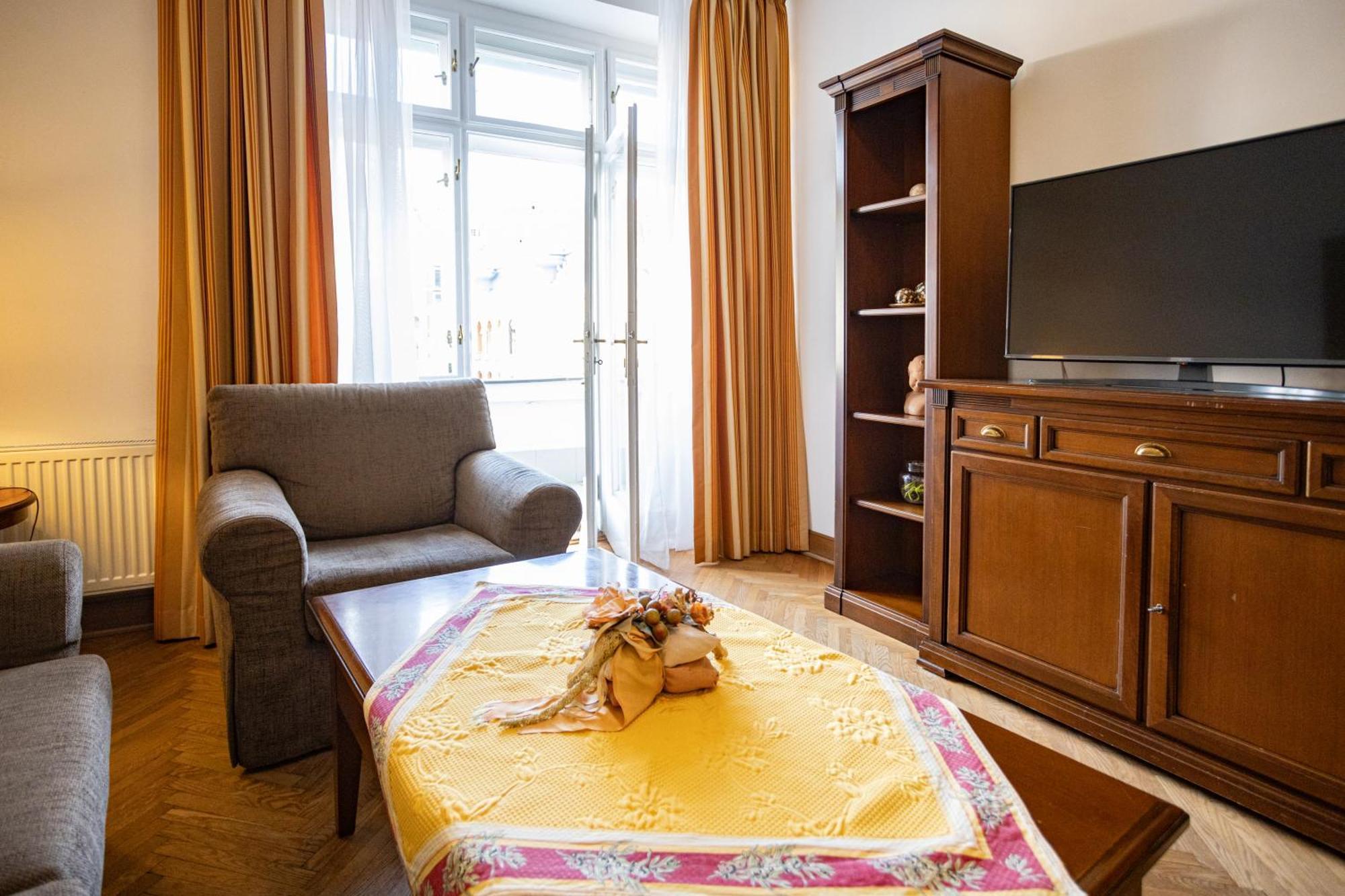 קרלובי וארי Melissa Apartments מראה חיצוני תמונה